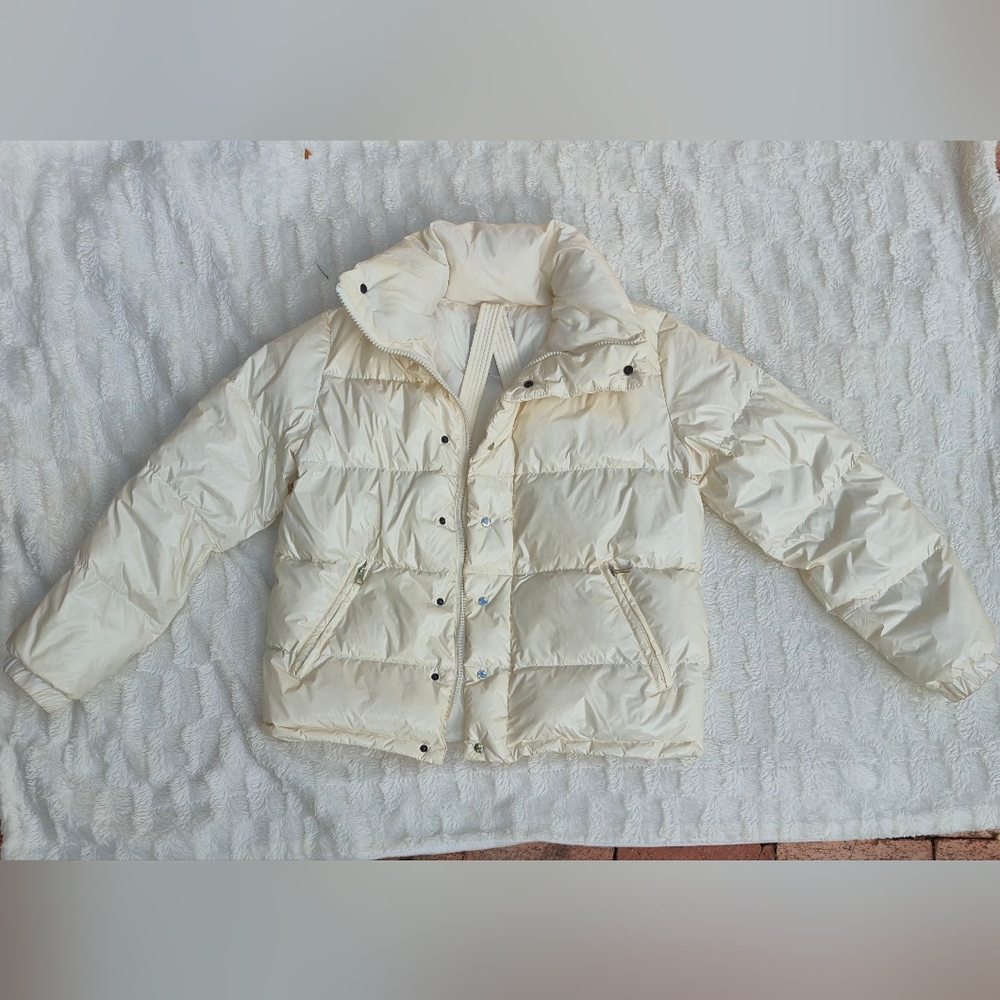 Moncler Off-White Quilted Puffer Jacket Details of the garment in photos and des